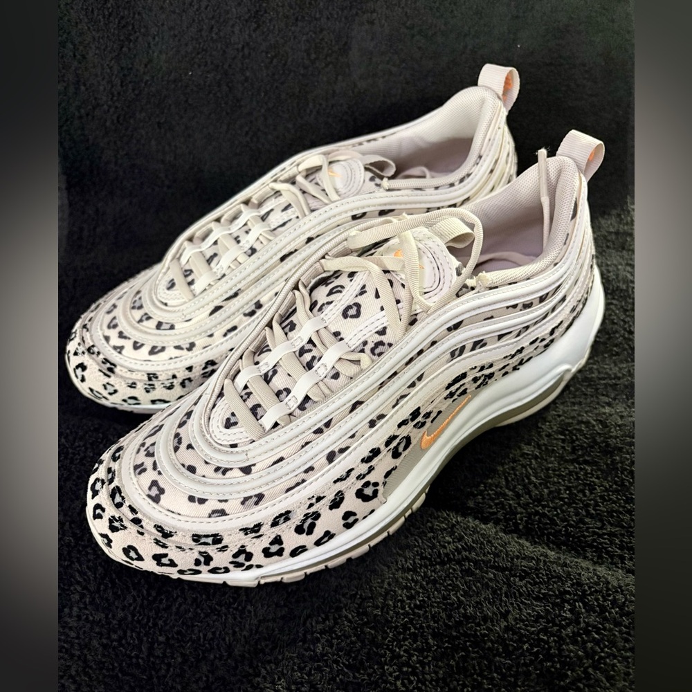 ***NEW*** Nike Women's Leopard Print Sneakers